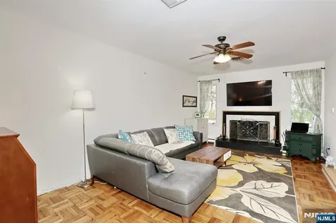 7 Tufts Court Paramus NJ 07652