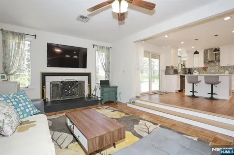 7 Tufts Court Paramus NJ 07652