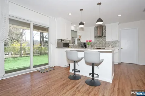 7 Tufts Court Paramus NJ 07652
