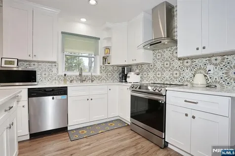 7 Tufts Court Paramus NJ 07652
