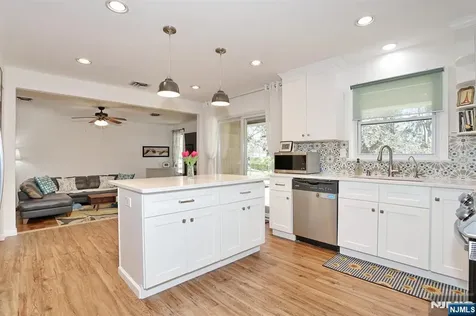 7 Tufts Court Paramus NJ 07652