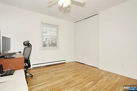 7 Tufts Court Paramus NJ 07652