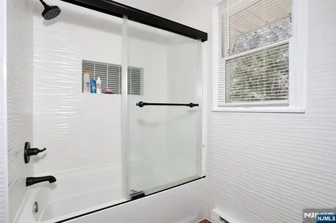 7 Tufts Court Paramus NJ 07652