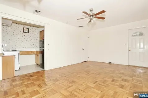 7 Tufts Court Paramus NJ 07652