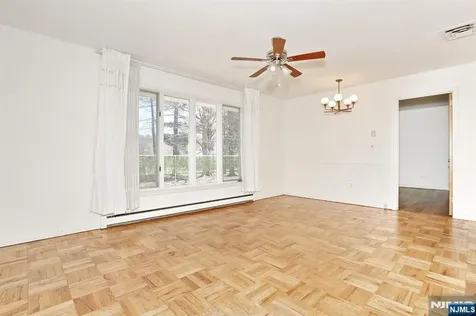7 Tufts Court Paramus NJ 07652