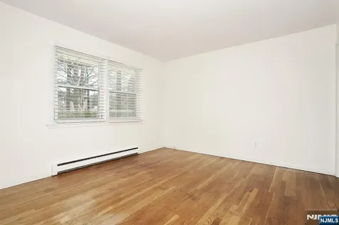 7 Tufts Court Paramus NJ 07652