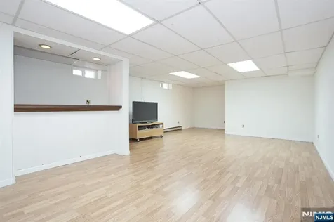 7 Tufts Court Paramus NJ 07652