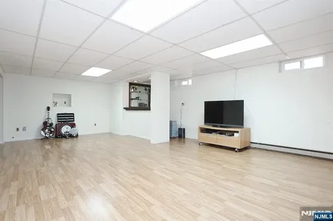 7 Tufts Court Paramus NJ 07652
