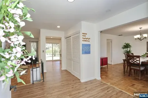 7 Tufts Court Paramus NJ 07652
