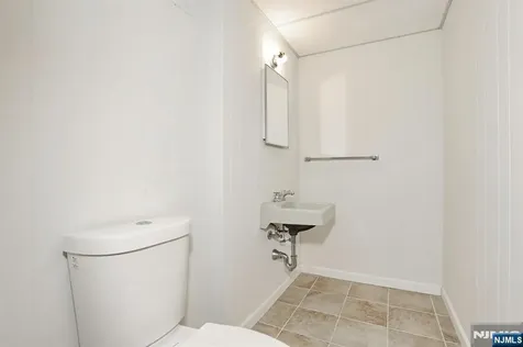 7 Tufts Court Paramus NJ 07652