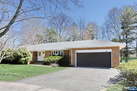 7 Tufts Court Paramus NJ 07652