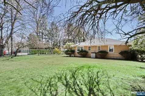 7 Tufts Court Paramus NJ 07652