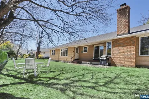 7 Tufts Court Paramus NJ 07652