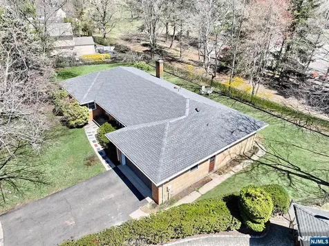 7 Tufts Court Paramus NJ 07652
