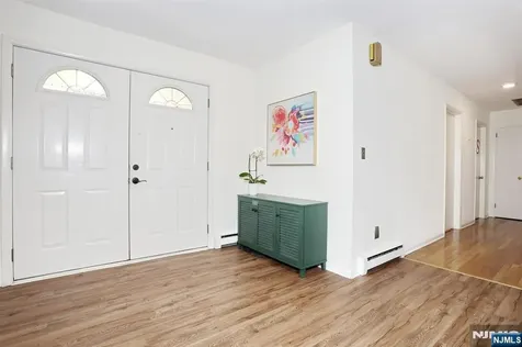 7 Tufts Court Paramus NJ 07652