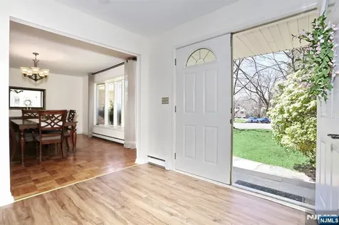 7 Tufts Court Paramus NJ 07652