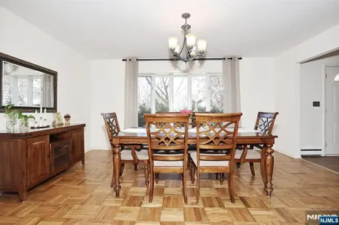 7 Tufts Court Paramus NJ 07652