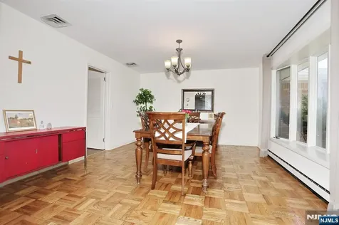 7 Tufts Court Paramus NJ 07652