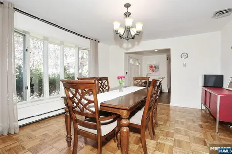 7 Tufts Court Paramus NJ 07652
