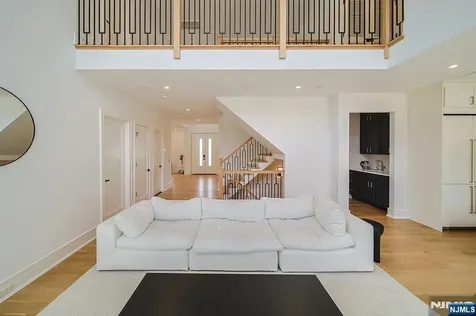 144 Village Circle Paramus NJ 07652