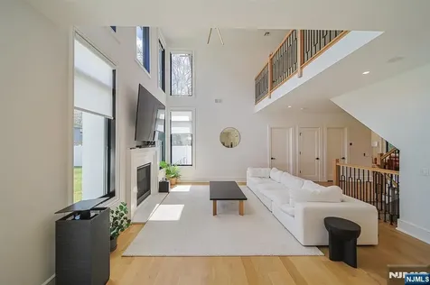 144 Village Circle Paramus NJ 07652