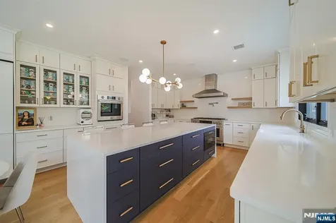144 Village Circle Paramus NJ 07652