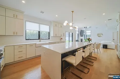 144 Village Circle Paramus NJ 07652