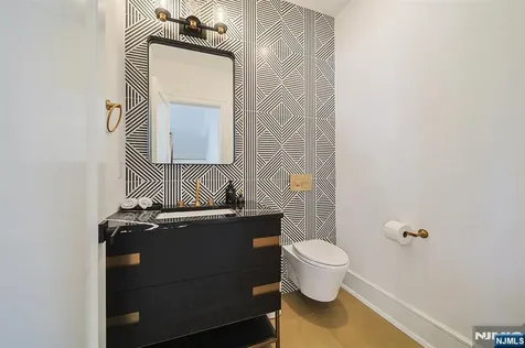144 Village Circle Paramus NJ 07652