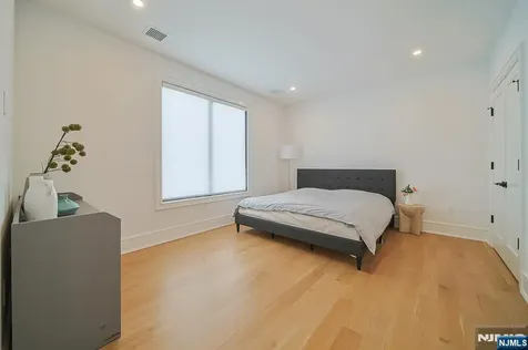 144 Village Circle Paramus NJ 07652