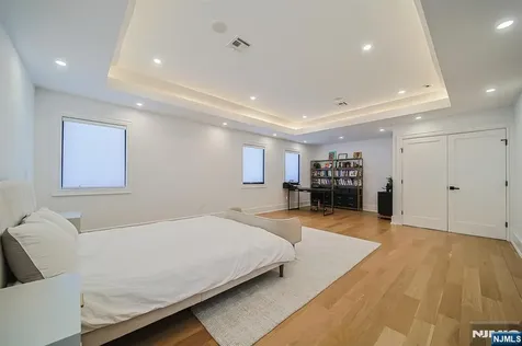 144 Village Circle Paramus NJ 07652