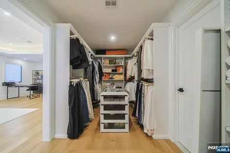144 Village Circle Paramus NJ 07652