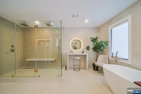 144 Village Circle Paramus NJ 07652