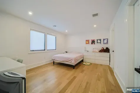 144 Village Circle Paramus NJ 07652