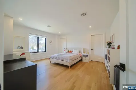144 Village Circle Paramus NJ 07652