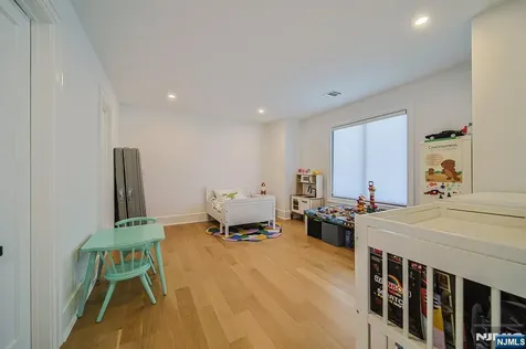 144 Village Circle Paramus NJ 07652