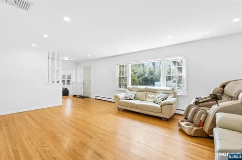 82 Van Horn Street Demarest NJ 07627