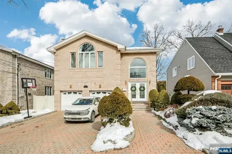 691 Hamilton Avenue Ridgefield NJ 07657