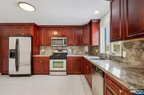 691 Hamilton Avenue Ridgefield NJ 07657