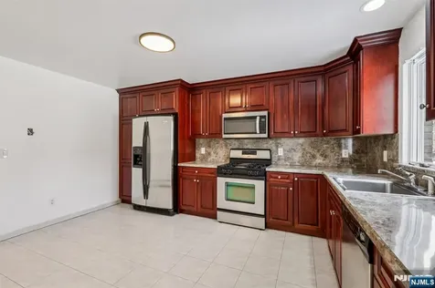 691 Hamilton Avenue Ridgefield NJ 07657