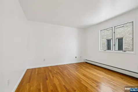 691 Hamilton Avenue Ridgefield NJ 07657