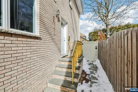 691 Hamilton Avenue Ridgefield NJ 07657