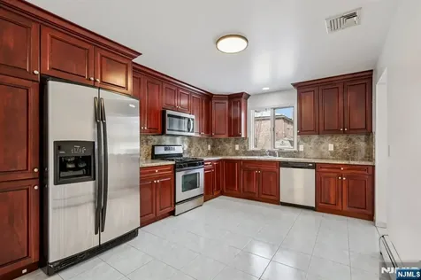 691 Hamilton Avenue Ridgefield NJ 07657