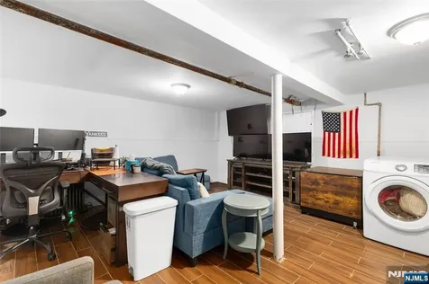 38 Hinsdale Place Newark NJ 07104