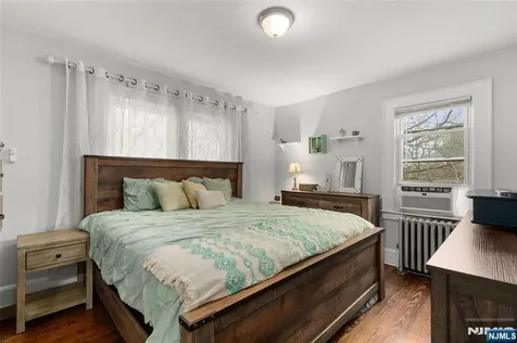 38 Hinsdale Place Newark NJ 07104