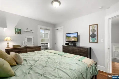 38 Hinsdale Place Newark NJ 07104