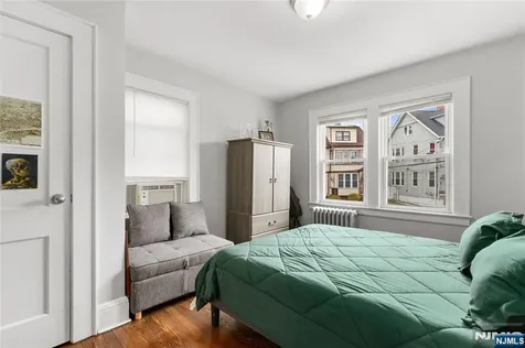38 Hinsdale Place Newark NJ 07104