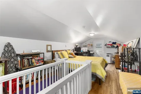 38 Hinsdale Place Newark NJ 07104