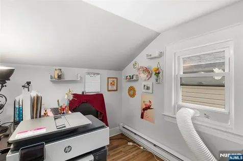 38 Hinsdale Place Newark NJ 07104