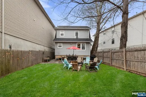 38 Hinsdale Place Newark NJ 07104