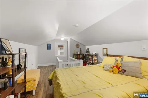 38 Hinsdale Place Newark NJ 07104